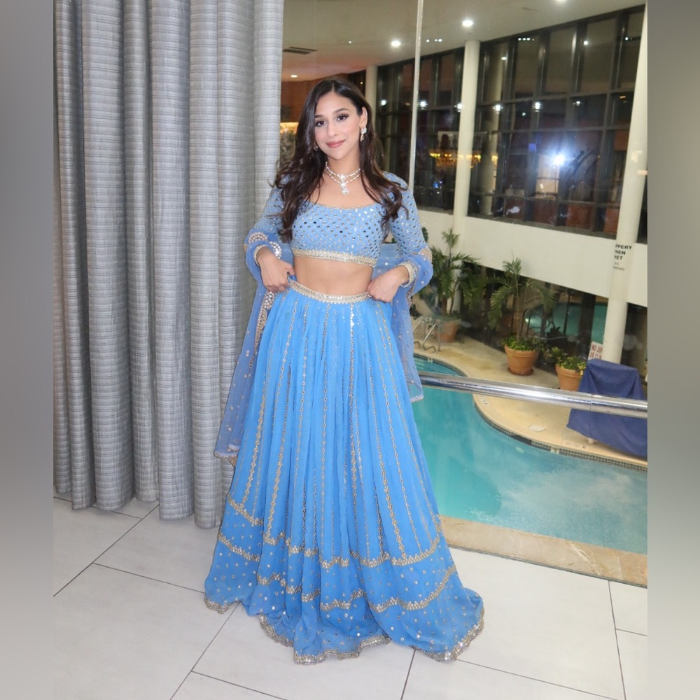 Mahima Mahajan look alike outfit